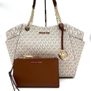 Michael Kors Large Chain Shoulder Bag & Double Zip Wallet Set Vanilla/Luggage